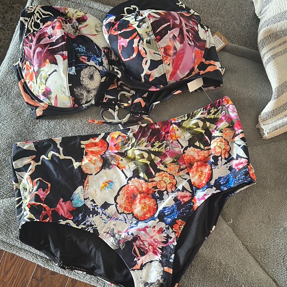 NWT Floral Bikini Set